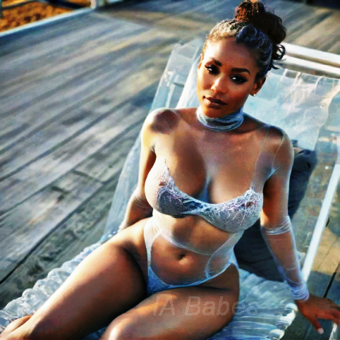 Elena, 43 ans, cherche complicité coquine et rires partagés!